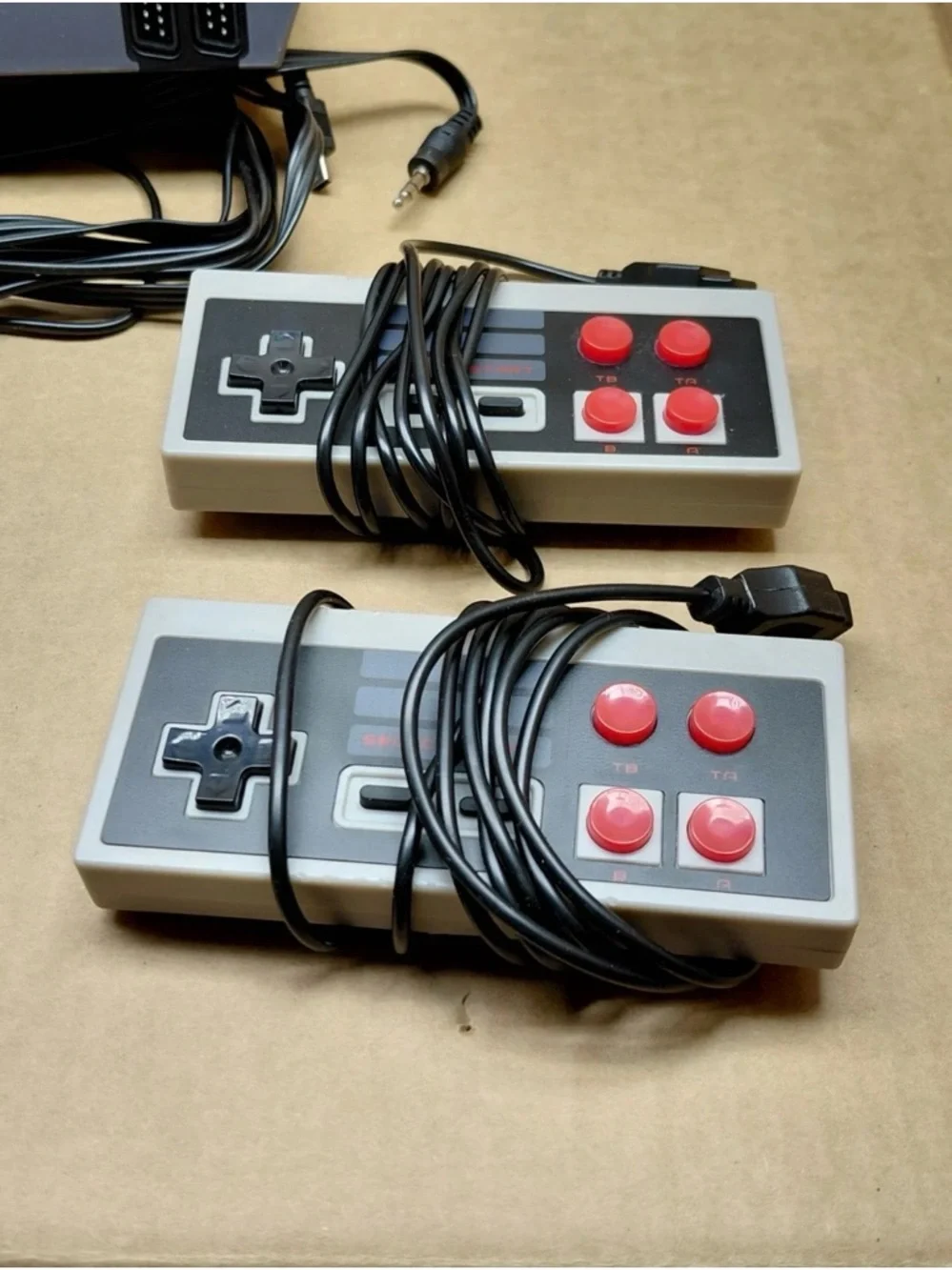 Retro 8 BIT Entertainment System Gaming Console w/ 2 Controllers & 600 Games!!